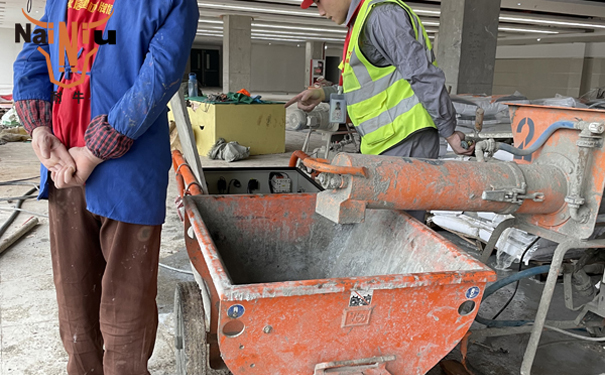 灌浆料：二次灌浆加固的意思